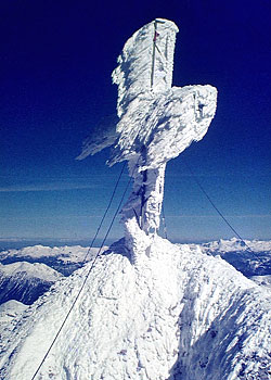 Gipfelkreuz im Winter